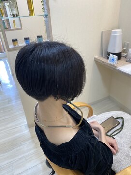 美容室 ジョイフル&well1. インナーカラー刈上げショート