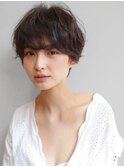 大人可愛いショート×くせ毛風パーマ×アッシュブラック