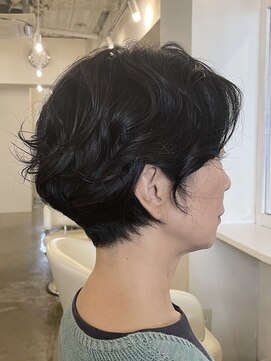 キミドリ(KIMIDORI) グレイヘアも◎ひし形パーマショートボブ【恵比寿スタッフ募集】