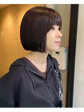 ロッカヘアエジェ(ROCCA hair eje.) クラゲヘアータイトフォルムのコンパクトボブ