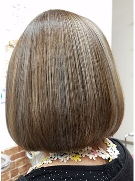 髪こうぼう メッシュを生かした立体的カラー！