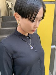 bibito黒髪センターパートAラインボブ　ハンサムストレート