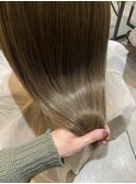 スモーキーグレージュ