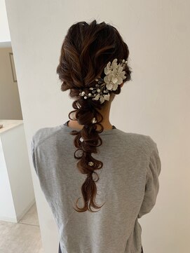 ディティカ ティア(Dityca tia) 華やか編み下ろし