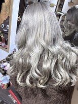 ブレイズヘアー(BLAZEhair)&nbsp;【ホワイトデザイン】ミルクティグレージュ×ブリーチ２回