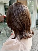 30代長めミディアムくびれスタイル大人ブラウン