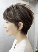 白髪ぼかしハイライト×艶ショート