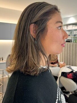 ノラ ウメダ(NORA UMEDA) 地毛ハイライト地毛風ハイライト細いハイライト大阪ハイライト