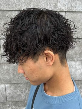 ニアウ 新宿(Niau) MEN’S/リバースセンターパート/ニュアンスパーマ/新宿