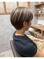 ロッカ(ROCCA)&nbsp;ミルクティーブロンド大人女性の丸みショート