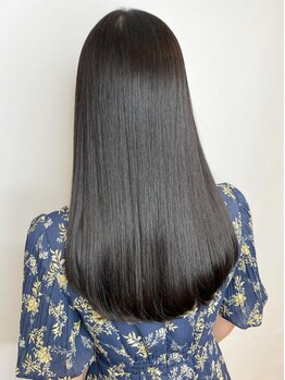 ナナバイロッカ(nana by rocca)の写真/うねりやくせ毛にお悩みの方に…髪の状態に合わせて薬剤を選定するので自然なストレートを叶えます！[稲毛]