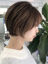 ヘッズ 市川(HEADS ex) ダブルカラーミルクティーベージュインナーカラーショートボブ