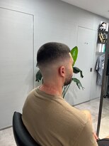 イントロバイフィーネ 渋谷(INTRO . by Fi-Ne)&nbsp;ストリートフェードカットアッシュおしゃれボウズ　メンズ