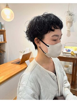 シロ(siro) くせっ毛ショート