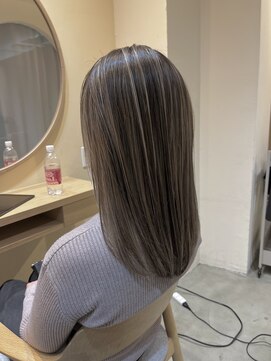 ソウスシア(SOURCE cia) ホワイトベージュハイライトカラー【佐藤和弥】