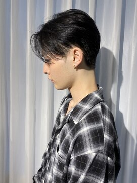 ユーフォリア 渋谷グランデ(Euphoria SHIBUYA GRANDE) メンズツーブロック　センターパート　毛流れパーマ　MOMO