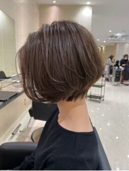 クララ オサエンドウリ(CLALA. Osaendori)の写真/【小顔補正カット】が大人気！フォルム重視の巧みなカット技術で、360度どこから見ても美しいスタイルに♪