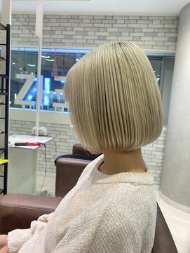 ボブ×ホワイトベージュ