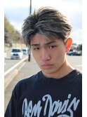 ホワイトハイライトフェザーショート