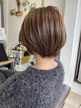 ハーティーモトヤワタ(hearty MOTOYAWATA) 女性らしさを引き立たせるショートヘア