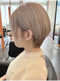 【ブリーチで叶える◎ベージュグレージュショート】