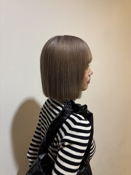 キャパ セントラル 天神 大名店(CAPA central) ミルクティーベージュ ボブ ハイトーン ブリーチカラー 10代