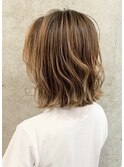 柔らかく見せる切りっぱなしボブ