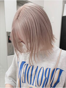 ベレーザシェルト(Beleza scelto) 1636外国人風カラーセンター分けボブバニラベージュエギュモリ