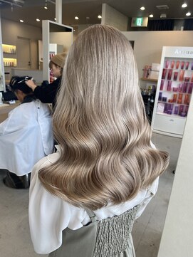 リア 布施店(Lia) ミルクティーベージュ/ベージュカラー