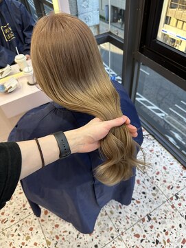 ボタン シブヤ(VOTAN SHIBUYA) 韓国ヘア/ブリーチカラー/ミルクティーベージュ/艶感カラー