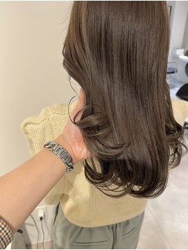 ジーナ 銀座中央通り(Zina) 【鈴木那奈】女性らしい♪柔らかベージュ