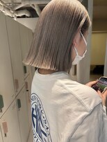 ムーム(Momb)&nbsp;ハイトーングレージュにぷっつりボブ