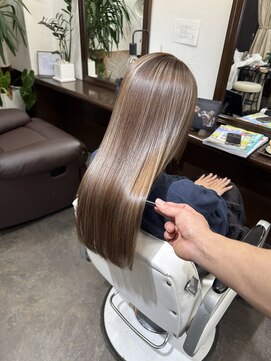 ムーブ(Moob) 落ち着きがありながらも透明感のある髪色髪質改善カラー【別府】