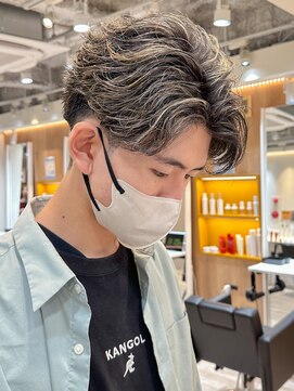 ルースト 渋谷店(ROOST) フェザーパーマ×金メッシュ
