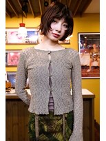 ニウ(NIU)&nbsp;顔周りレイヤーで抜け感をつくる、丸みショートボブ