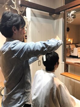 ディモロス(DIMORHOS)の写真/男性からも人気なワケ！絶妙なカット技で、清潔感のあるモテヘアに♪再現性も◎でセルフアレンジ自由自在！