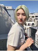 ハイトーングリーンのミニボブスタイル
