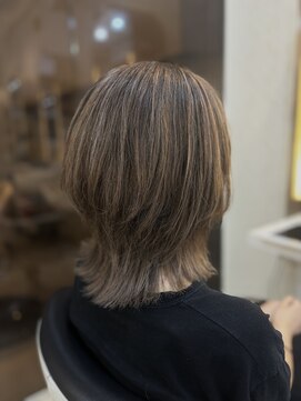 フレア(FLAiR) 20代30代デザインハイライトベージュカラーミディアムウルフ