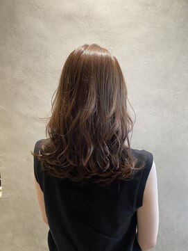 ヘアーアンドメイクトラスト(HAIR&MAKE TRUST) セミロング/ベージュ/イルミナカラー/アディクシーカラー