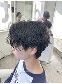 センターパート×波巻きパーマ