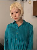 オン眉　モードボブ　金髪ブロンド