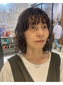 濡れ髪ウェーブで夏らしいラフ感