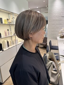 ステア ケース(stair case) 白髪活かし　ハイライト　マッシュbob マダム