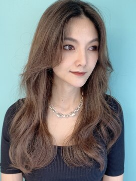 リーホリエ(Lee Horie) 上品で大人っぽいレイヤー