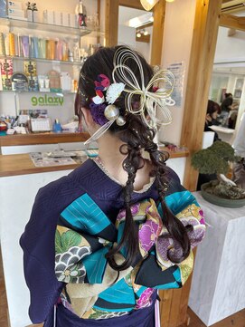 ギャラクシー ヘアードレッサーズ(galaxy hairdressers) 成人式ヘアアレンジ編みおろしツインポニー