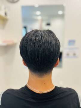 レーヴ(REVE) ツーブロックでナチュラルセンターパート