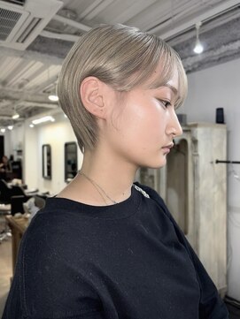 ユーリカ(Eurica) 大人ショート/耳かけショート/ベージュカラー/堀江美容室