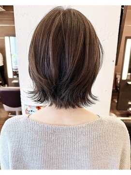 ティーシェル(TIECHEL) 小顔イメチェン、ブルーグレージュカラーくびれレイヤーボブ