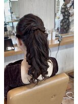 ヴィサージュクルー(VISAGE crew)&nbsp;お呼ばれヘアにもおすすめ！ボリュームたっぷりポニーテール