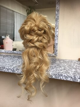 ヘアーアンドメイクチェンジ(CHANGE) ハーフアップ